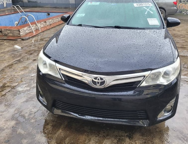 Toyota Camry XLE 2013 for Sell In Lagos