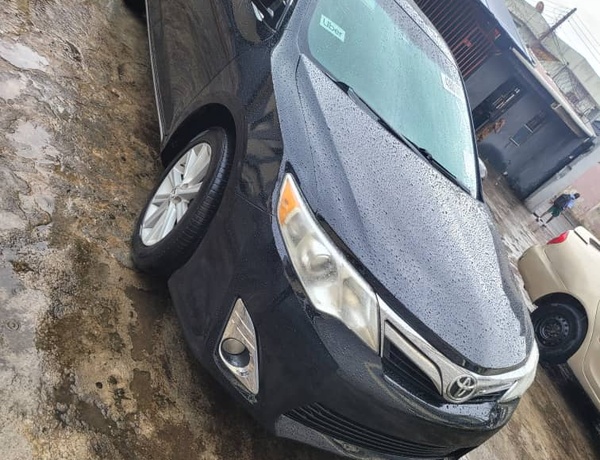 Toyota Camry XLE 2013 for Sell In Lagos