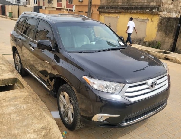 Foreign Used Toyota Highlander 2013 for sell In Lagos