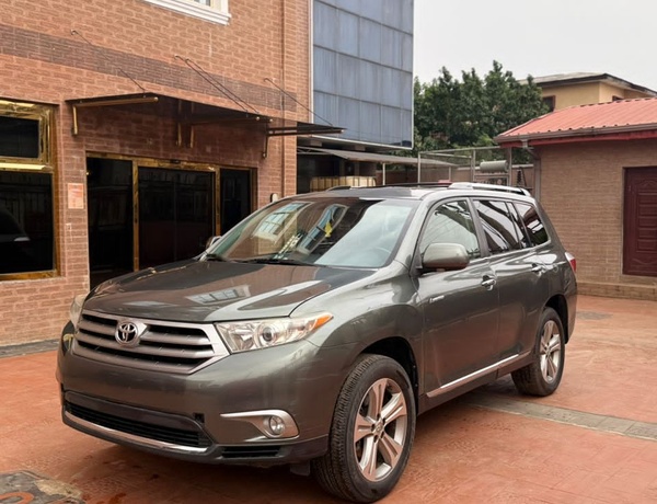 2013 Foreign Used Toyota Highlander for Sale In Lagos 