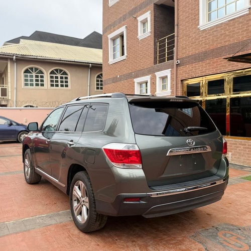 2013 Foreign Used Toyota Highlander for Sale In Lagos 