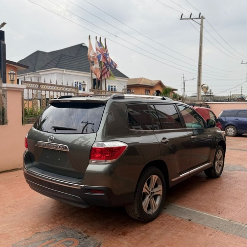 2013 Foreign Used Toyota Highlander for Sale In Lagos 
