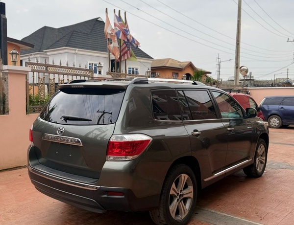 2013 Foreign Used Toyota Highlander for Sale In Lagos 