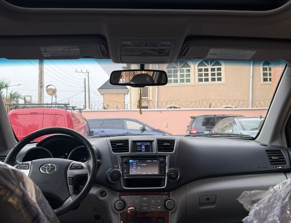 2013 Foreign Used Toyota Highlander for Sale In Lagos 