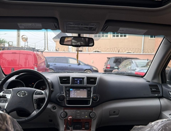 2013 Foreign Used Toyota Highlander for Sale In Lagos 