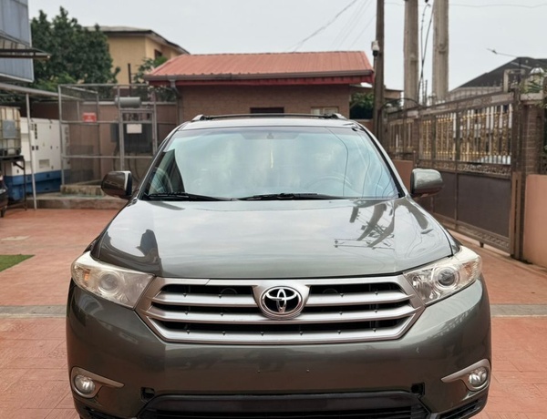 2013 Foreign Used Toyota Highlander for Sale In Lagos 