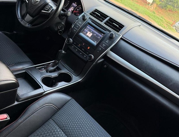 SUPER CLEAN FOREIGN USED TOYOTA CAMRY SE 2016  IN ABUJA