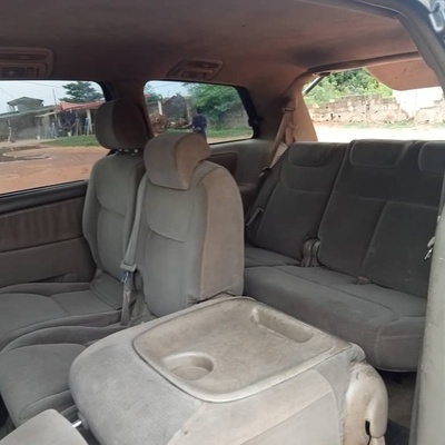 Nigerian Used Toyota Sienna 05/06 for sale in ikorodu, Lagos