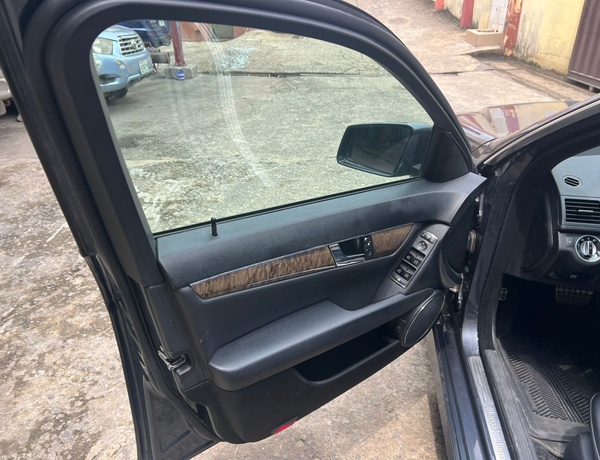 Mercedez Benz C250 2011 model for sale in lagos state