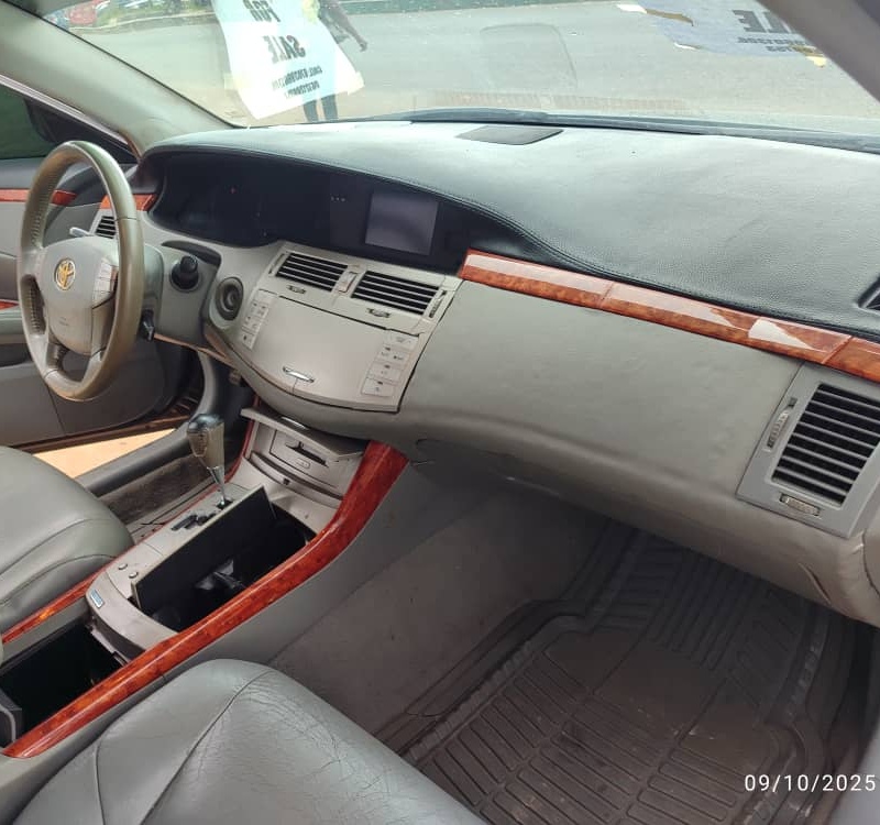 Nigerian Used Toyota Avalon 2006 for Sale In Uyo image