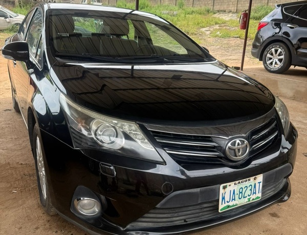 TOYOTA AVENSIS 2012- (HARDLY USED) FOR SALE IN GWARIMPA