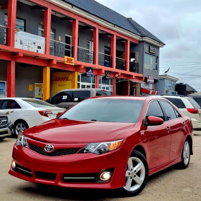 Toyota Camry SE(Extremely clean) 2014 for Sale In Lagos