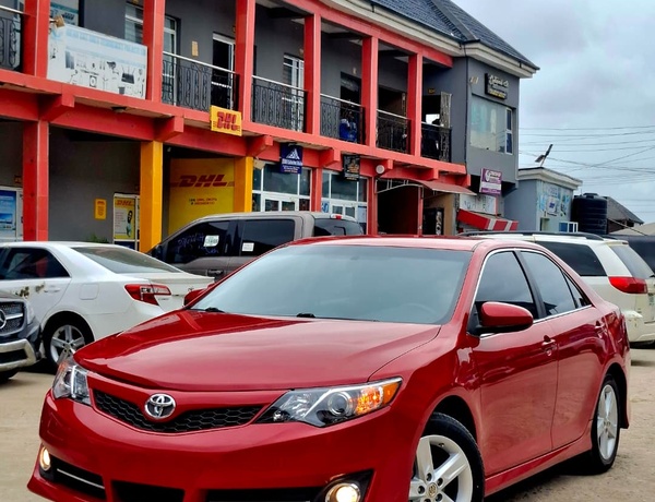 Toyota Camry SE(Extremely clean) 2014 for Sale In Lagos