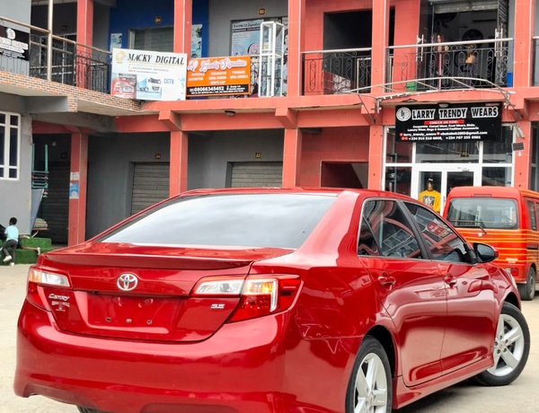 Toyota Camry SE(Extremely clean) 2014 for Sale In Lagos