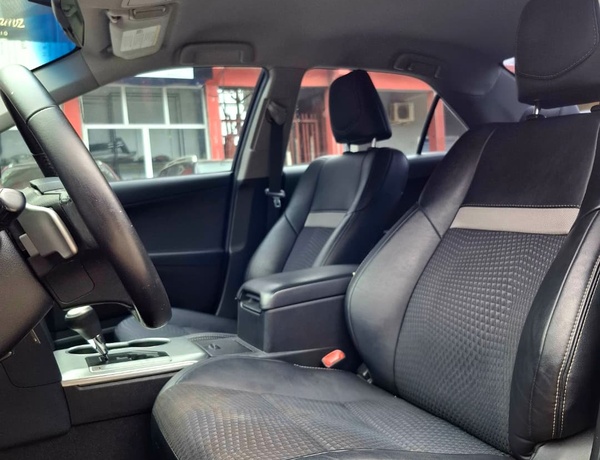 Toyota Camry SE(Extremely clean) 2014 for Sale In Lagos
