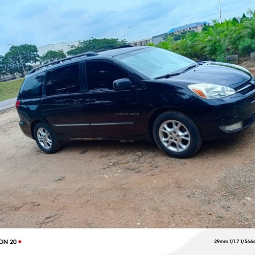 2005 Toyota Siena XLE for Sale In Abuja Gwarimpa
