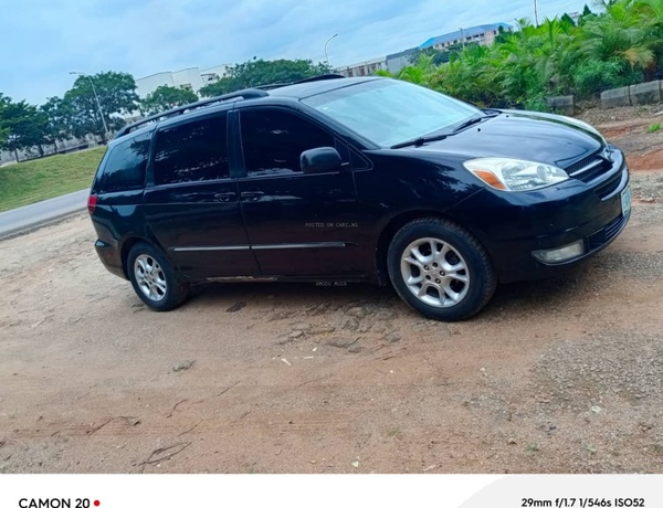 2005 Toyota Siena XLE for Sale In Abuja Gwarimpa
