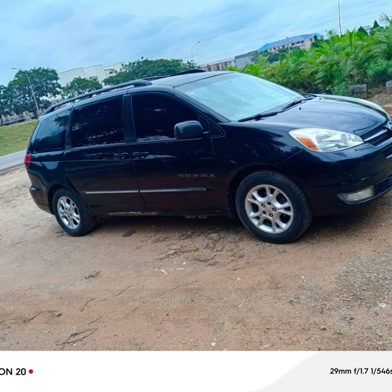 2005 Toyota Siena XLE for Sale In Abuja Gwarimpa image