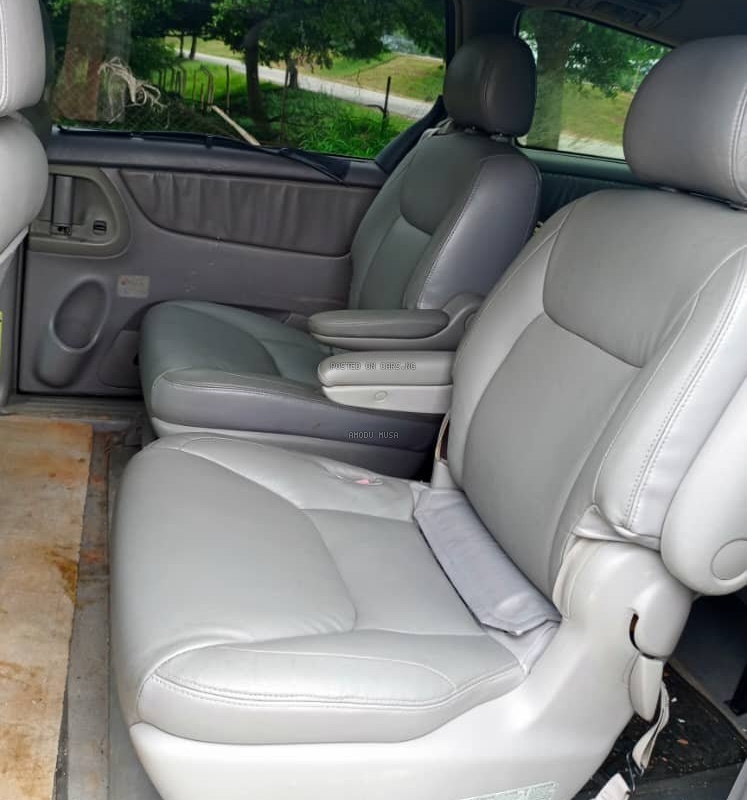 2005 Toyota Siena XLE for Sale In Abuja Gwarimpa image