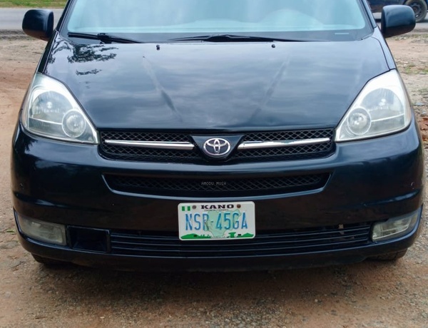 2005 Toyota Siena XLE for Sale In Abuja Gwarimpa
