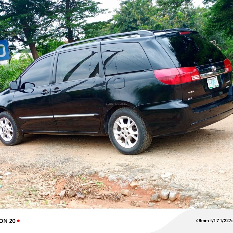 2005 Toyota Siena XLE for Sale In Abuja Gwarimpa image