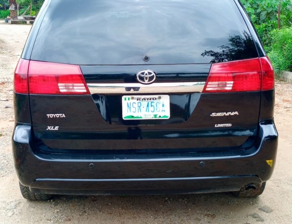 2005 Toyota Siena XLE for Sale In Abuja Gwarimpa