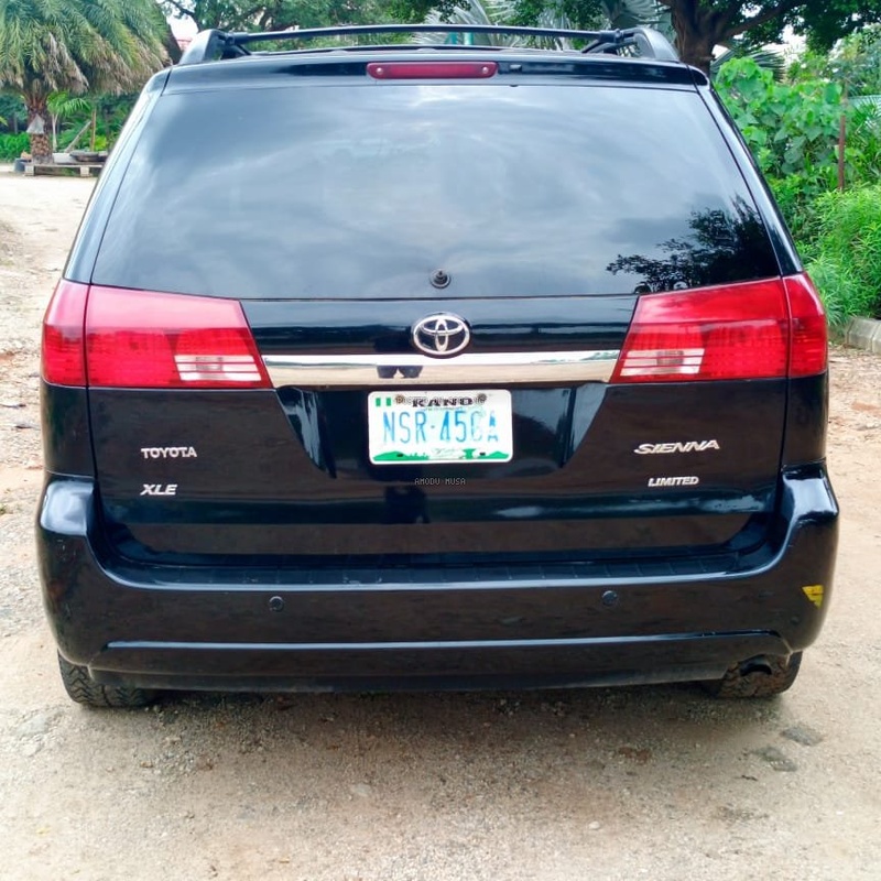 2005 Toyota Siena XLE for Sale In Abuja Gwarimpa image