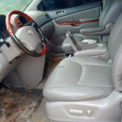 2005 Toyota Siena XLE for Sale In Abuja Gwarimpa