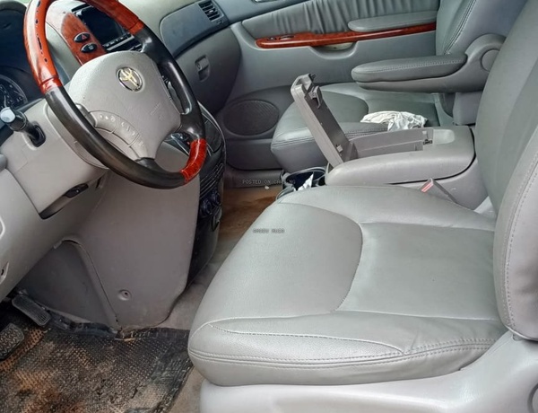 2005 Toyota Siena XLE for Sale In Abuja Gwarimpa
