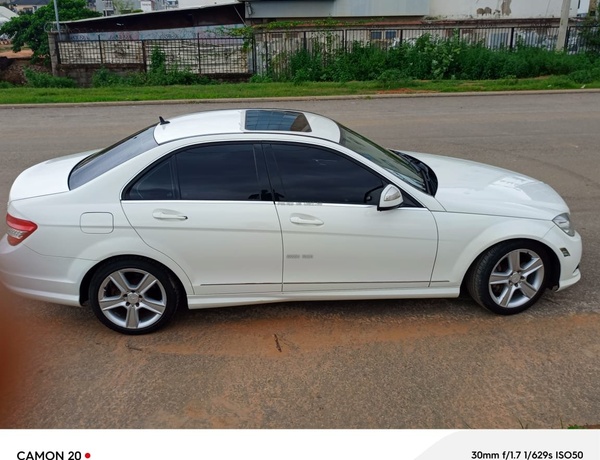 2009 Mercedes Benz C300 Foreign Used with original custom duty Abuja
