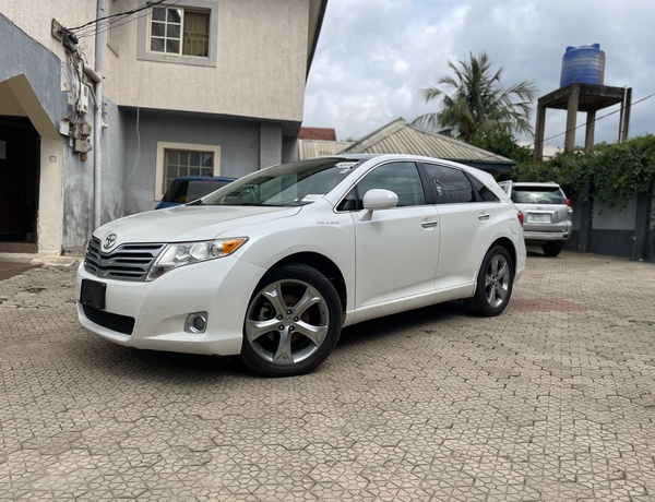 Foreign Used 2011 Toyota Venza for Sale In Abuja