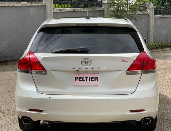 Foreign Used 2011 Toyota Venza for Sale In Abuja