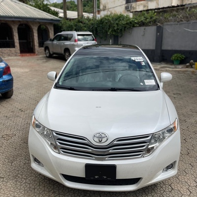 Foreign Used 2011 Toyota Venza for Sale In Abuja