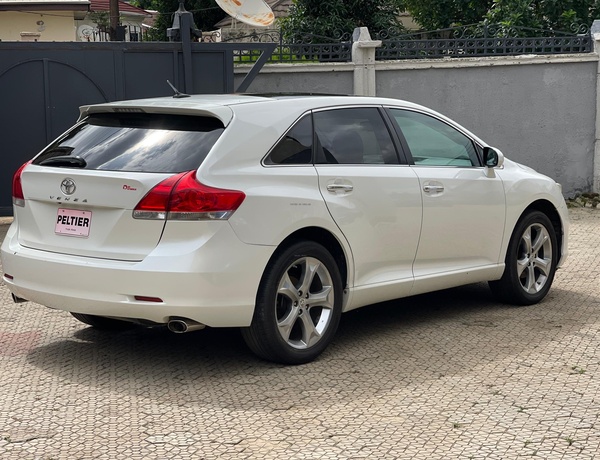 Foreign Used 2011 Toyota Venza for Sale In Abuja