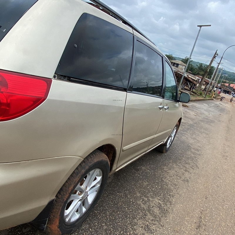 Nigerian Used Toyota Sienna 2008 for sale in Ilaro, Ogun image