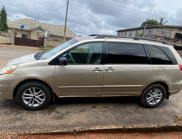 Nigerian Used Toyota Sienna 2008 for sale in Ilaro, Ogun
