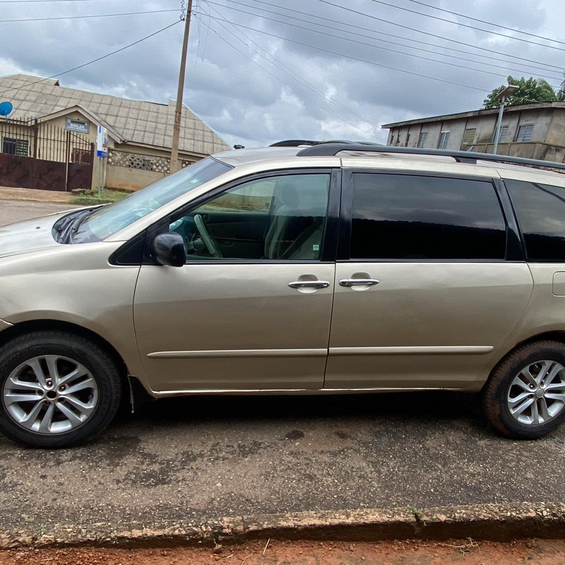 Nigerian Used Toyota Sienna 2008 for sale in Ilaro, Ogun image