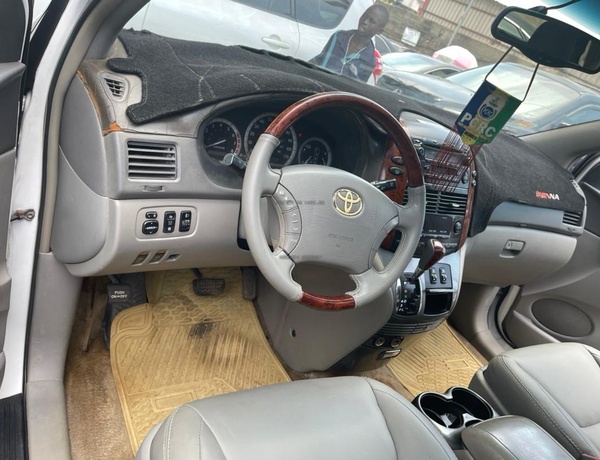 Toyota Sienna XLE 2005 for Sale In Lagos