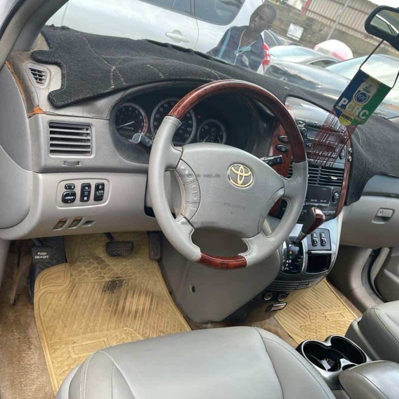 Toyota Sienna XLE 2005 for Sale In Lagos image