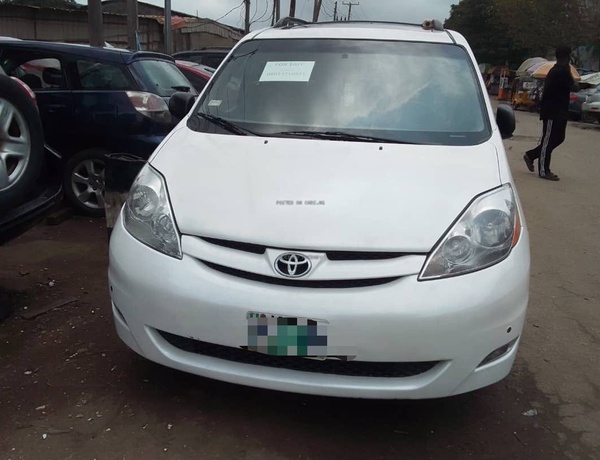 Toyota Sienna XLE 2005 for Sale In Lagos