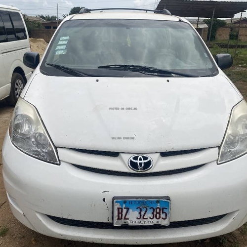 Toyota sienna 2008 model for sale in Ayobo ipaja Lagos