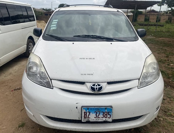 Toyota sienna 2008 model for sale in Ayobo ipaja Lagos