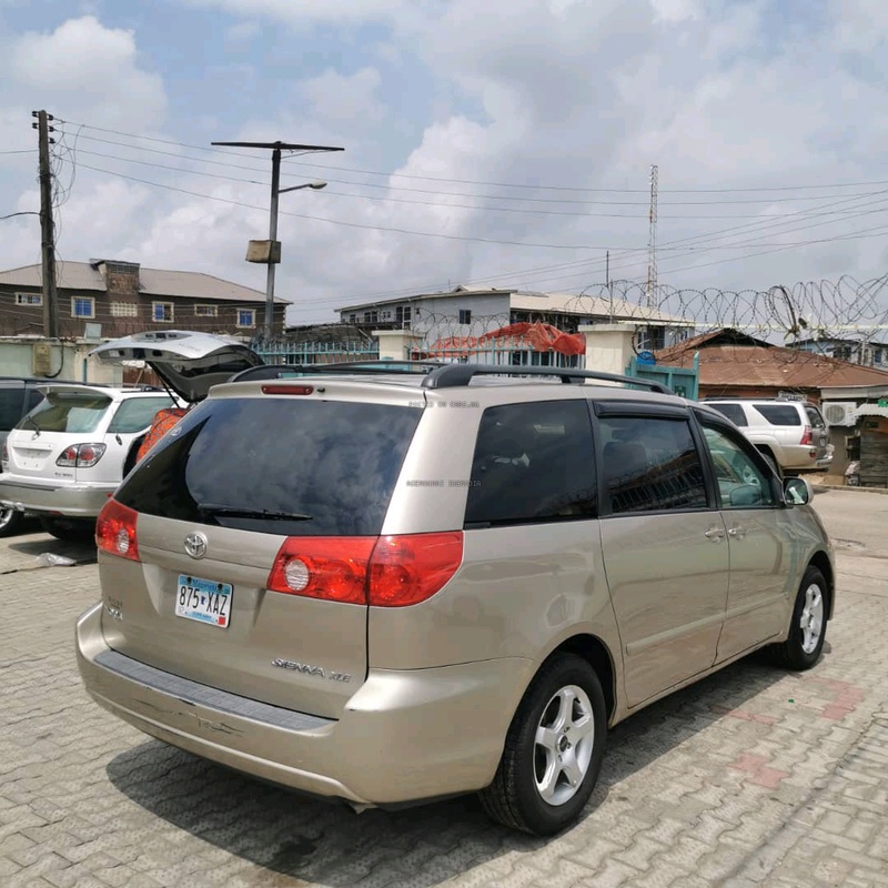 Foreign Used Toyota Sienna XLE for Sale In Lagos image