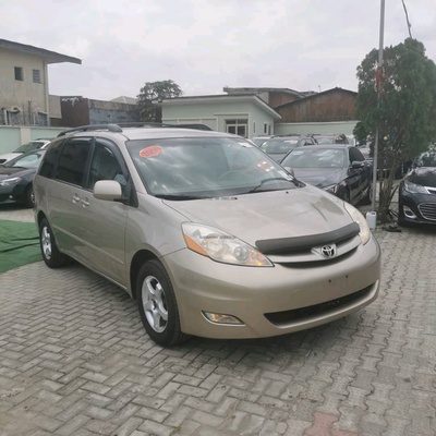 Foreign Used Toyota Sienna XLE for Sale In Lagos