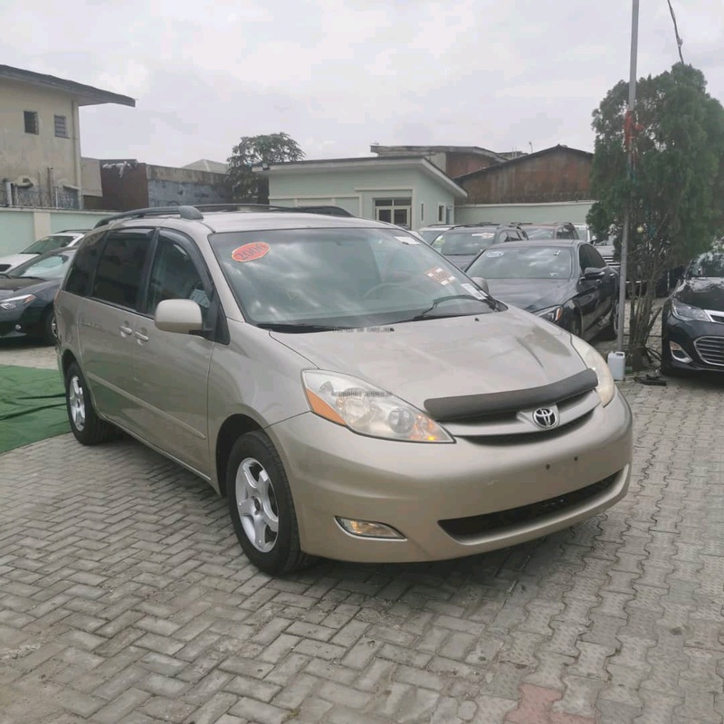 Foreign Used Toyota Sienna XLE for Sale In Lagos image