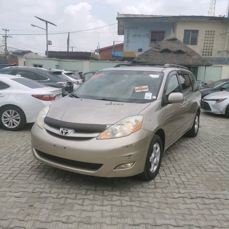 Foreign Used Toyota Sienna XLE for Sale In Lagos image