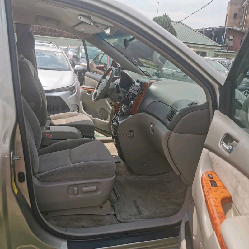 Foreign Used Toyota Sienna XLE for Sale In Lagos image