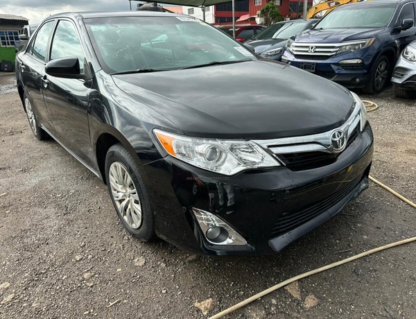 Foreign Used Toyota Camry 2014 for Sale In Lagos