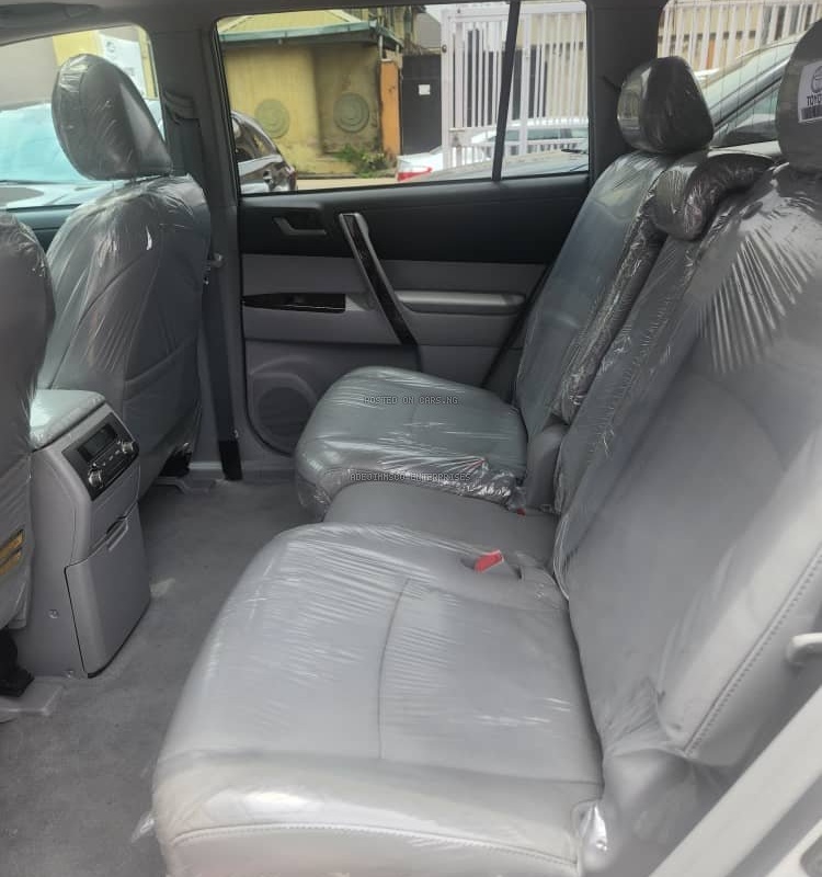 Foreign Used Toyota Highlander 2010 for Sale In Lagos image
