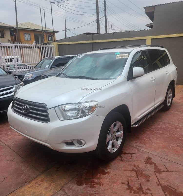 Foreign Used Toyota Highlander 2010 for Sale In Lagos image
